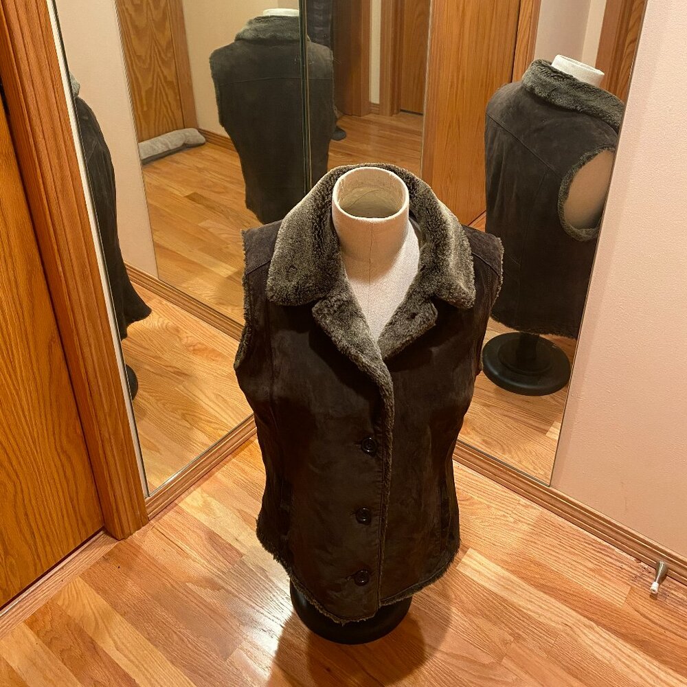 Eddie Bauer Seattle Suede Vest with Faux Fur collar and lining. Brown. Large - Picture 1 of 8